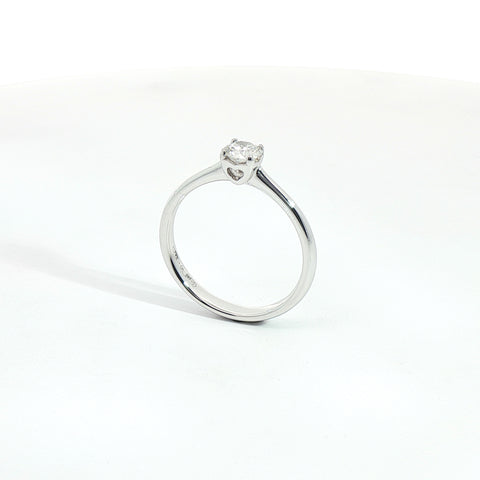 Solitario in oro bianco con diamante Lab-Grown taglio brillante, 0,31 carati.