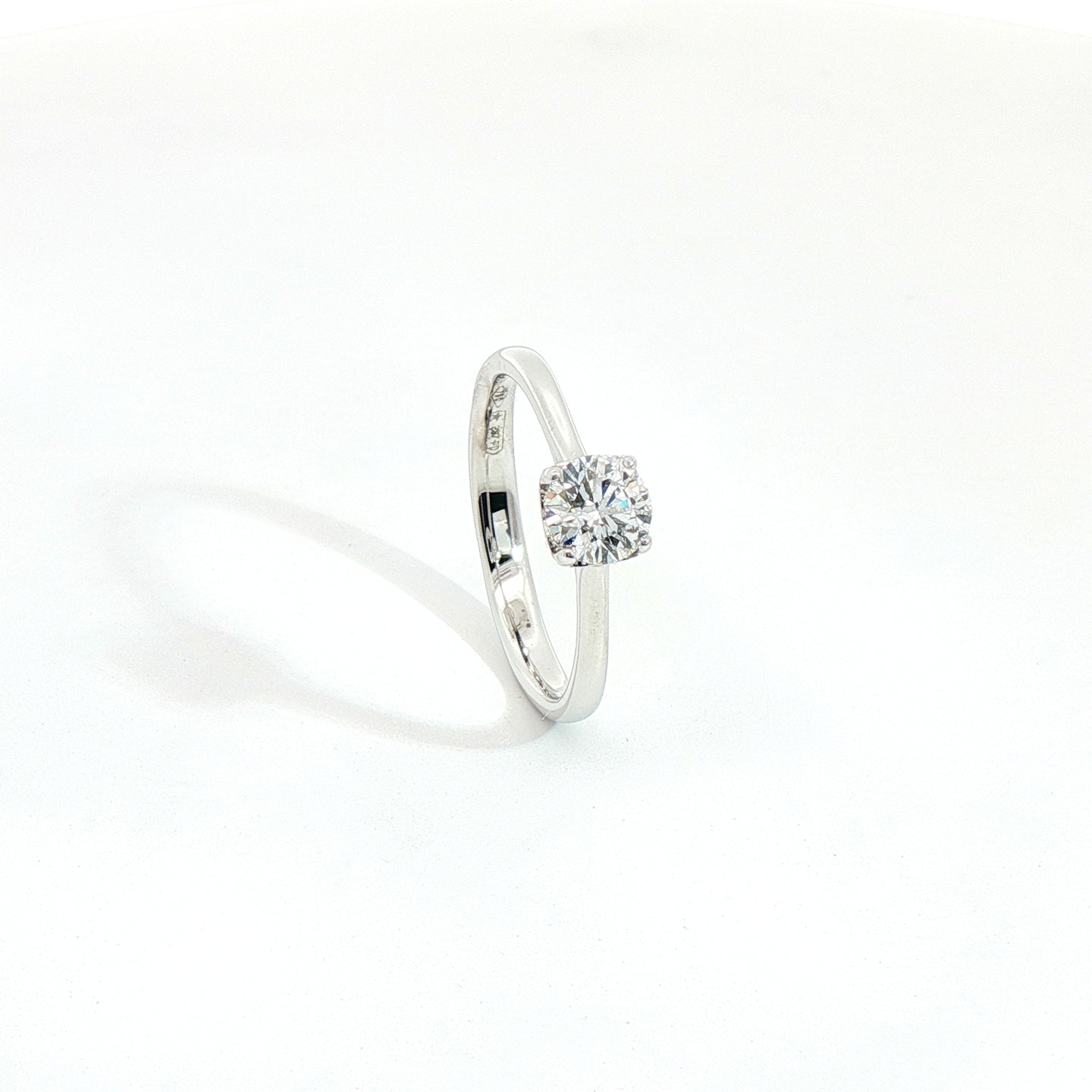 Solitario in oro bianco con diamante Lab-Grown taglio brillante, 0,50 carati.