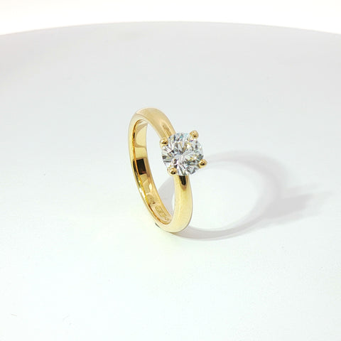 Solitario in oro giallo con diamante Lab-Grown taglio brillante, 1,00 carati.