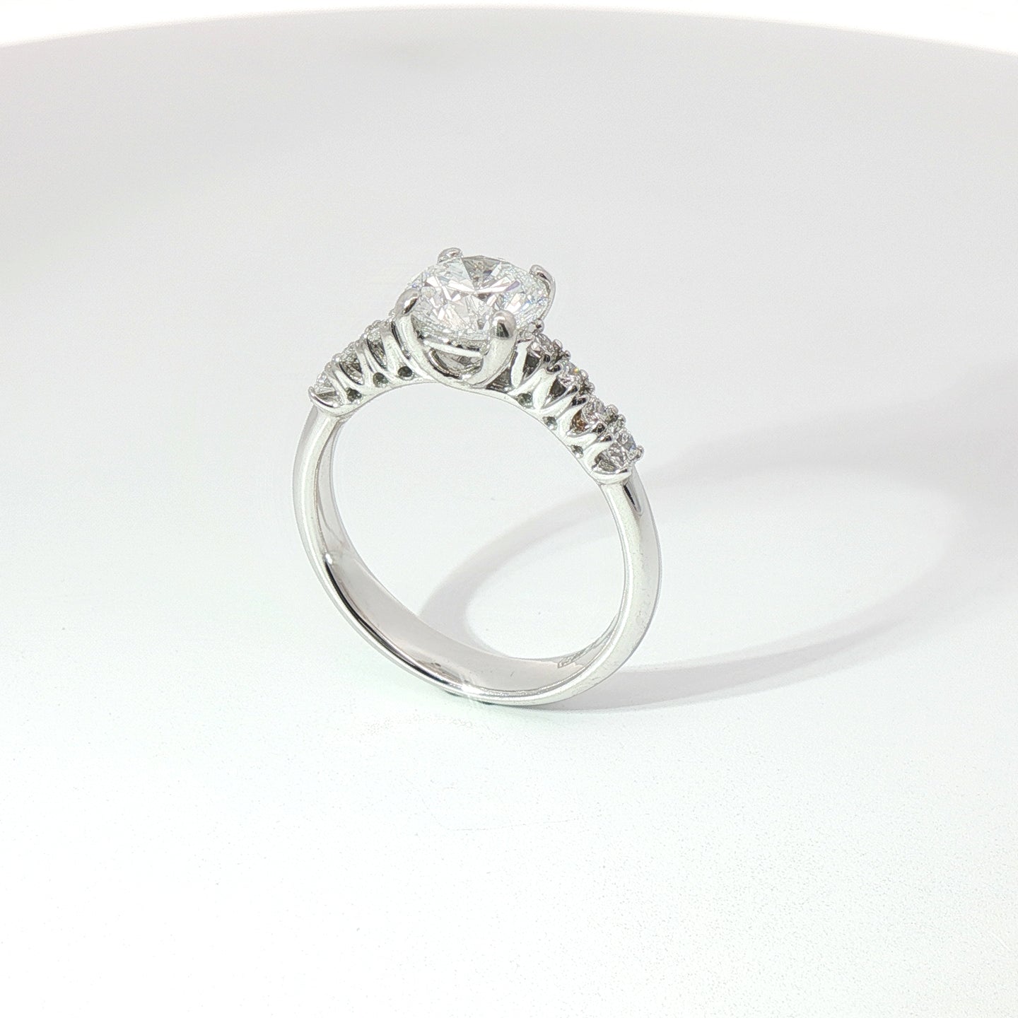 Solitario in oro bianco con diamanti Lab-Grown taglio brillante, 1,49 carati.