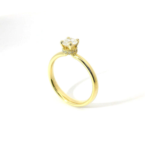 solitario in oro giallo con diamante lab-grown taglio brillante con bt sul castone, 0,55 carati