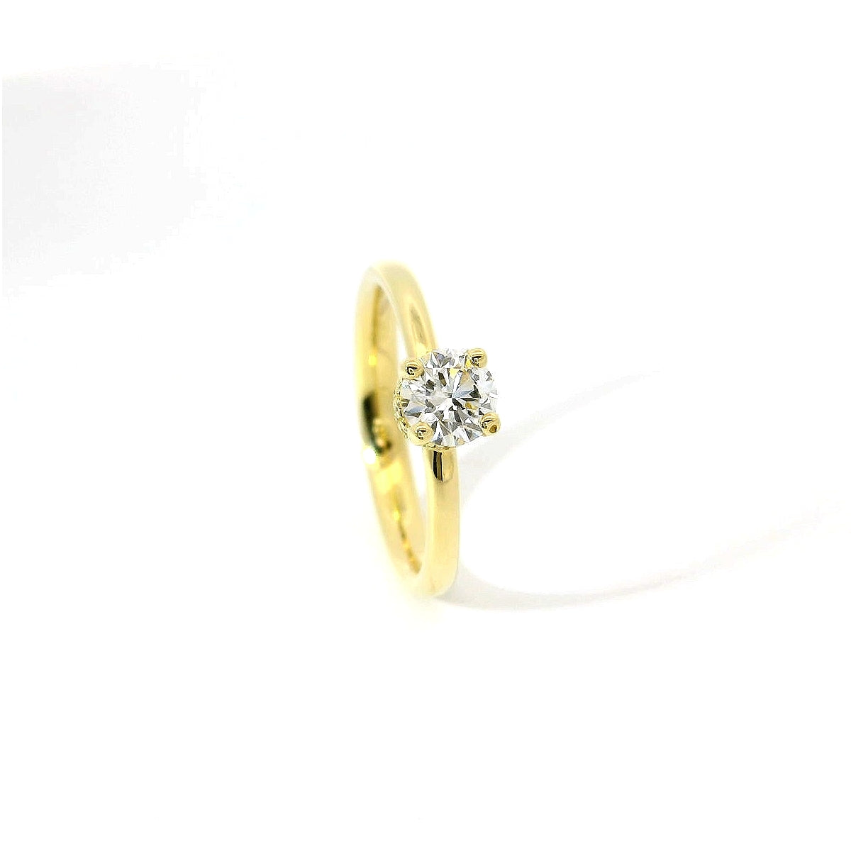 solitario in oro giallo con diamante lab-grown taglio brillante con bt sul castone, 0,55 carati