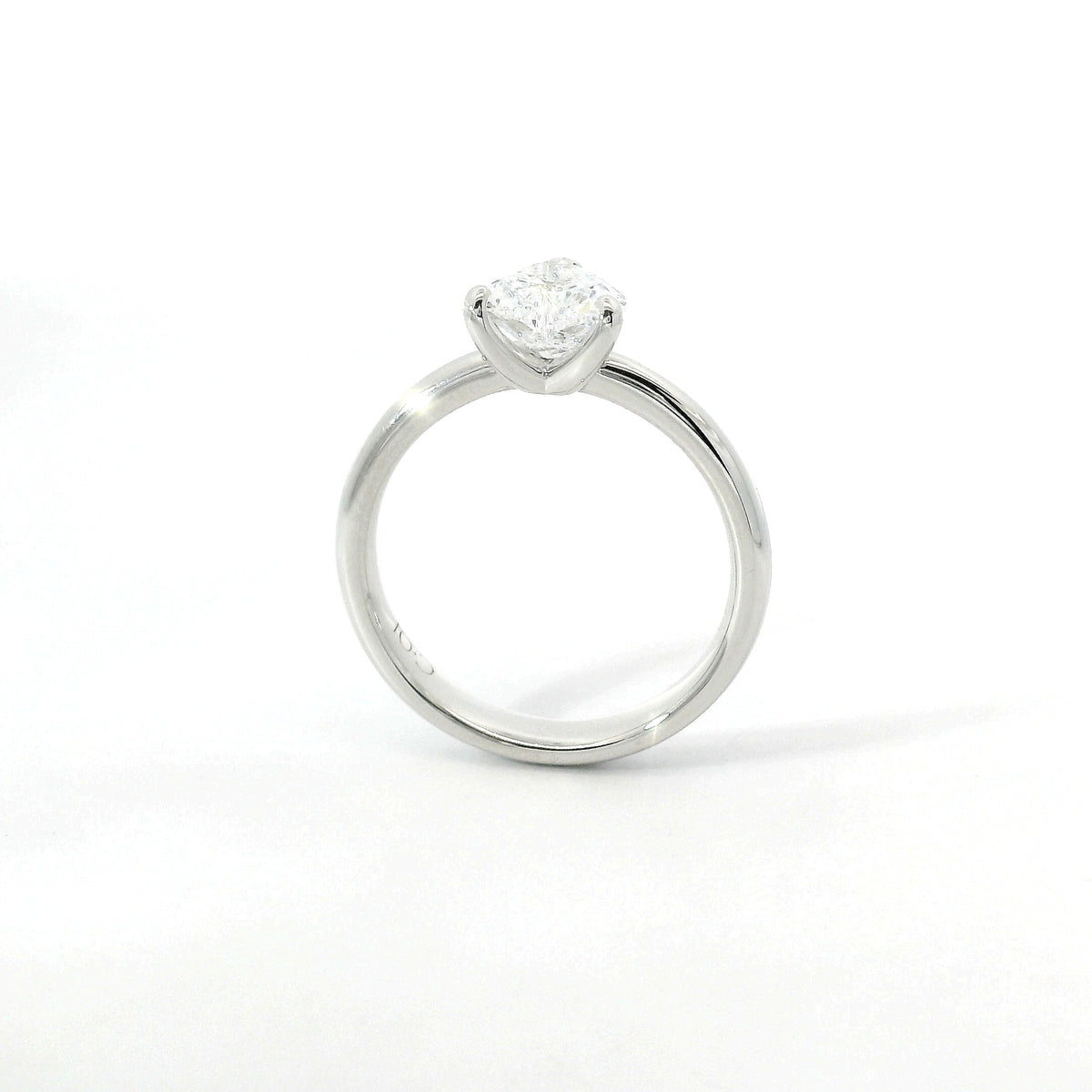 Solitaire in white gold with heart-cut lab-grown diamond, 1.00 carats.
