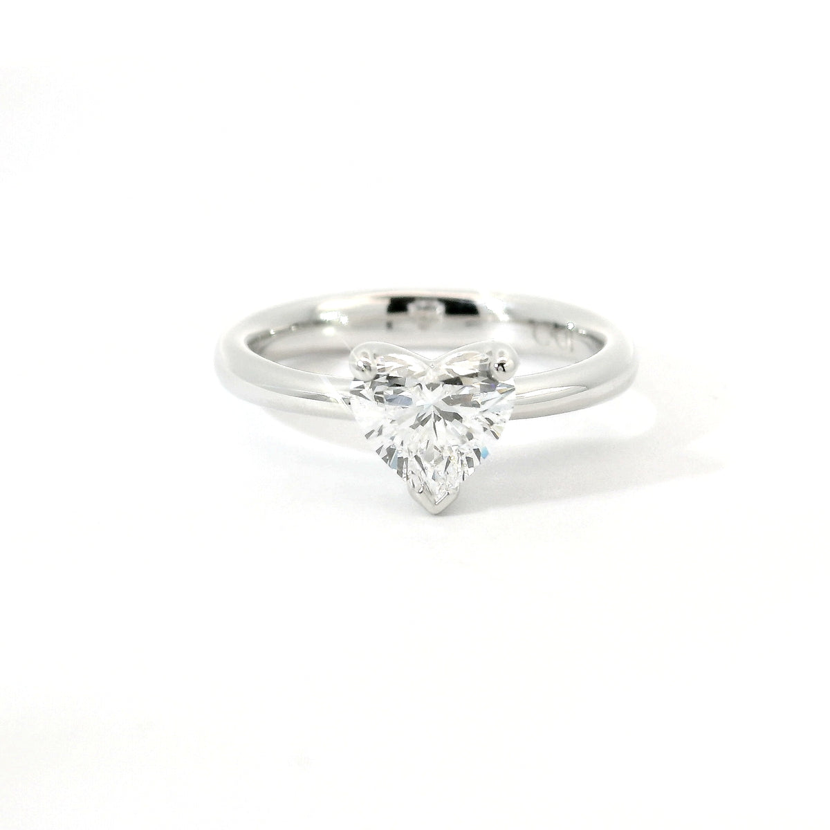 Solitaire in white gold with heart-cut lab-grown diamond, 1.00 carats.