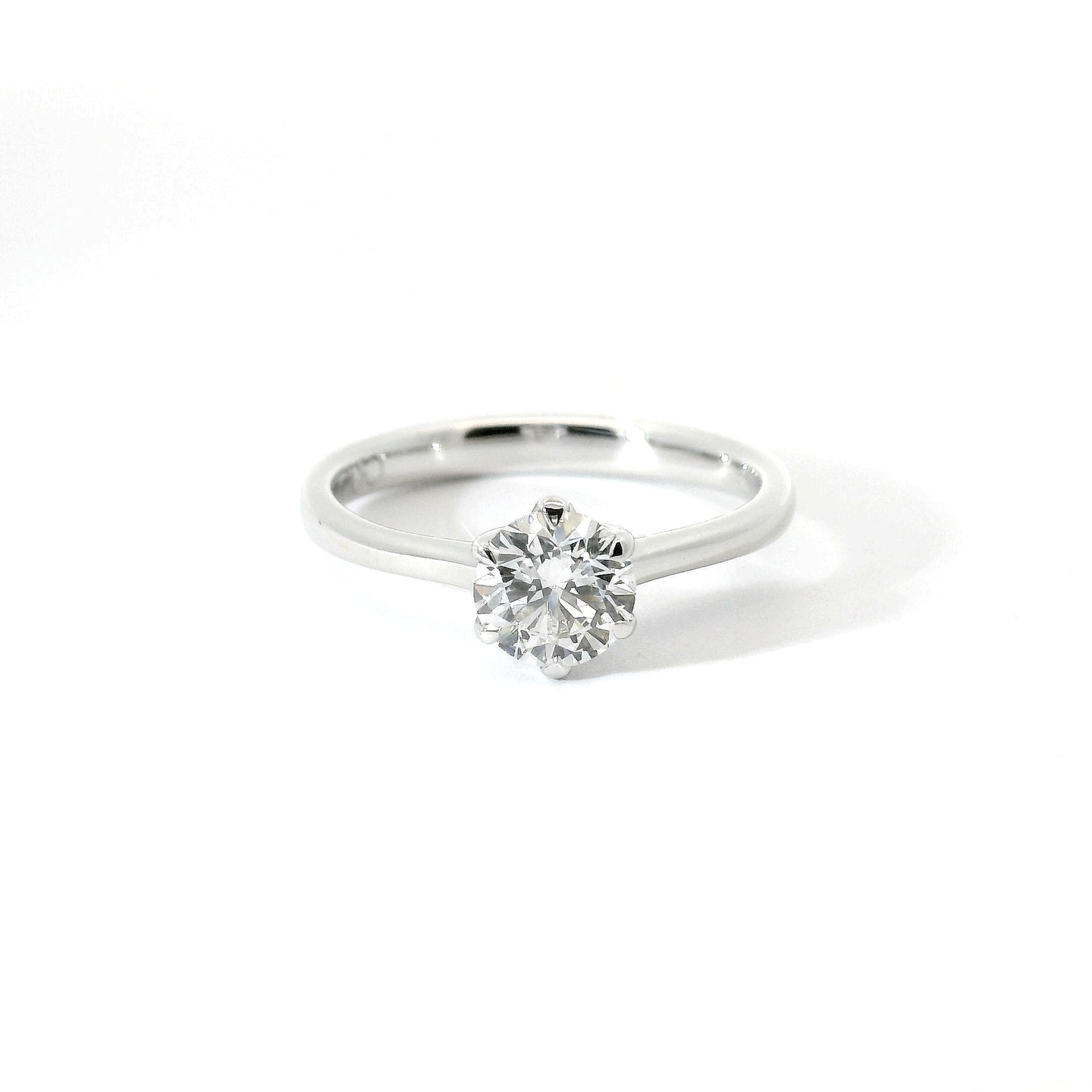 Solitaire in white gold with brilliant-cut lab-grown diamond, 0.70 carats.