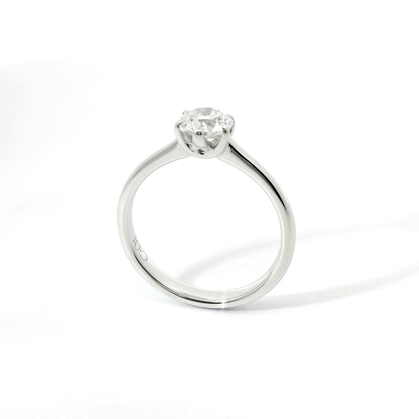 Solitaire in white gold with brilliant-cut lab-grown diamond, 0.70 carats.