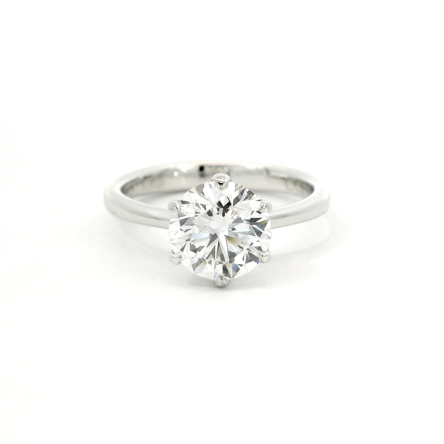 Solitaire in white gold with brilliant-cut lab-grown diamond, 1.80 carats.