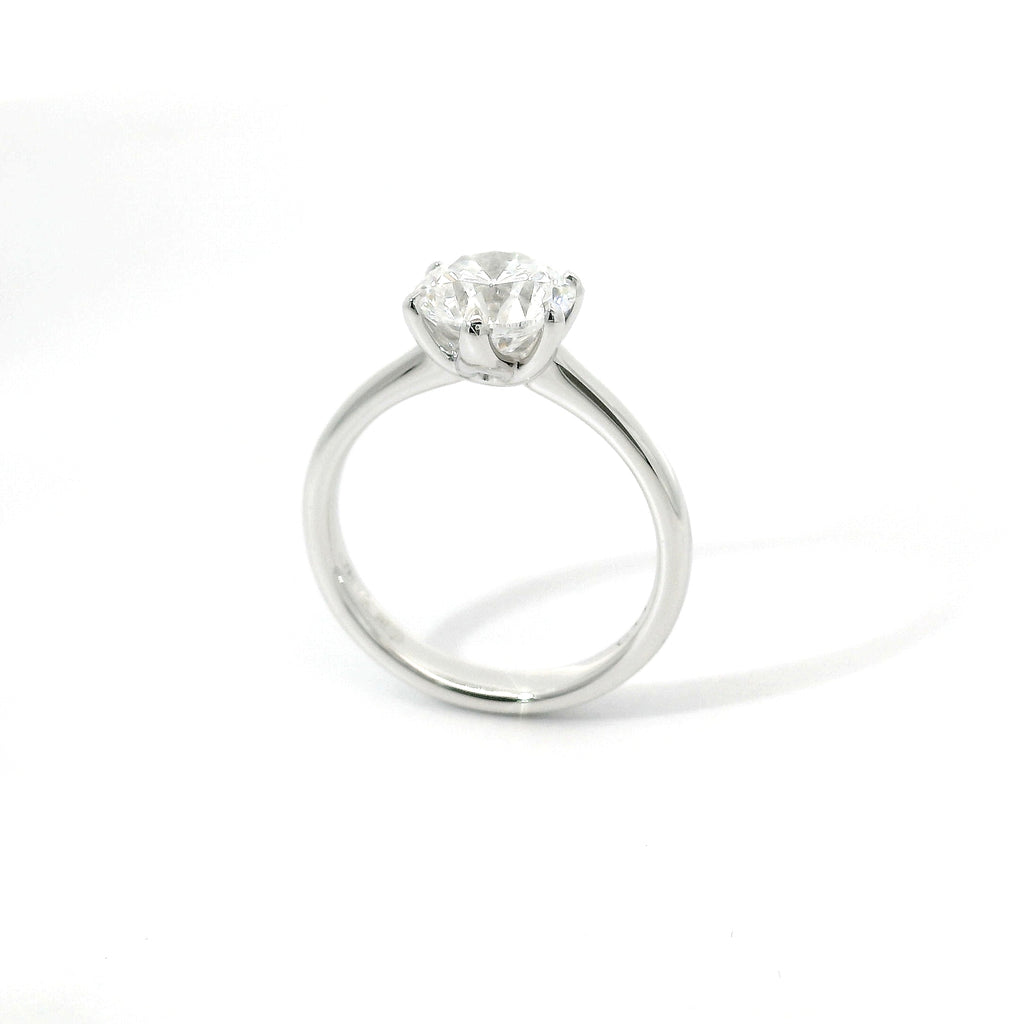 Solitaire in white gold with brilliant-cut lab-grown diamond, 1.80 carats.