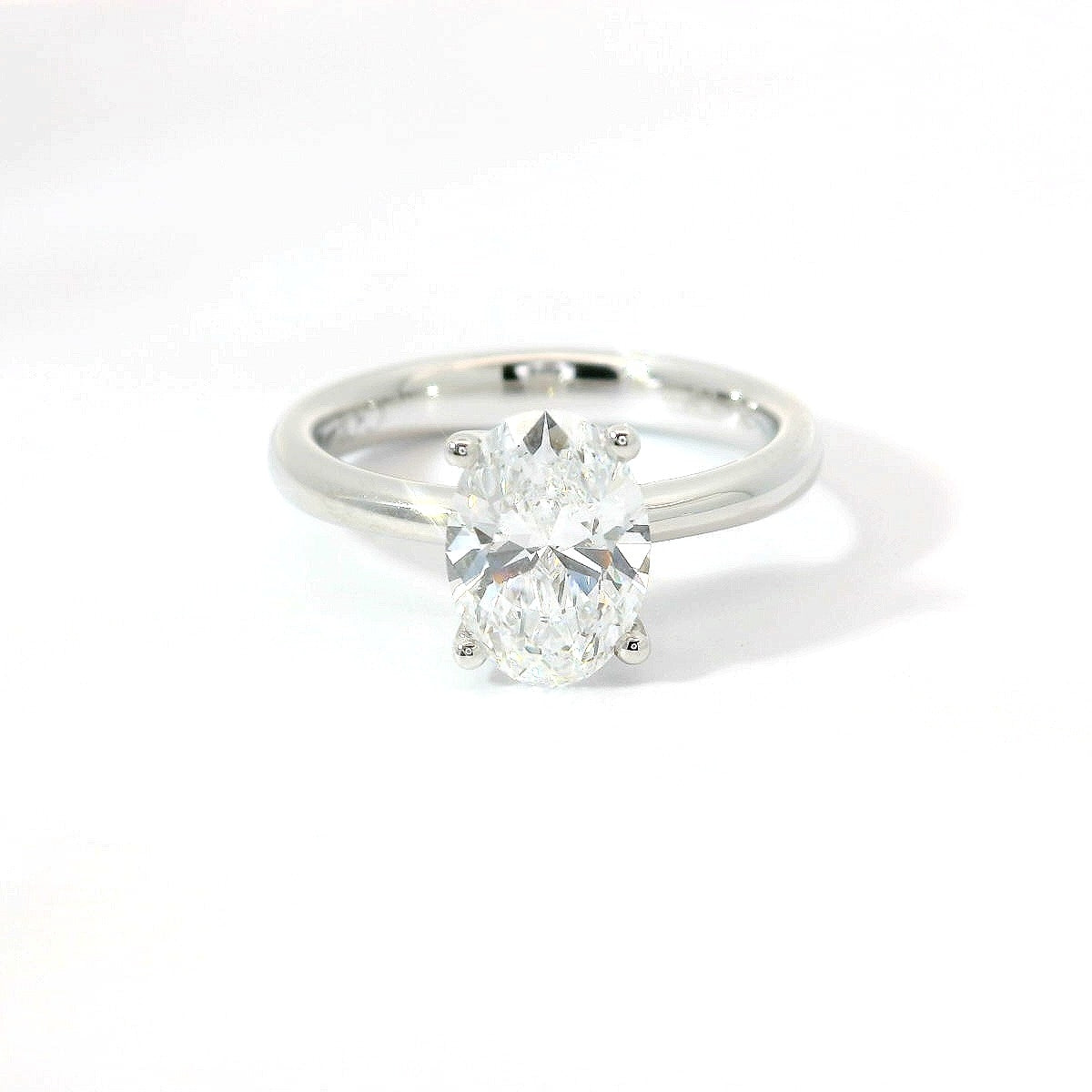 Solitaire in white gold with oval-cut lab-grown diamond, 1.54 carats.