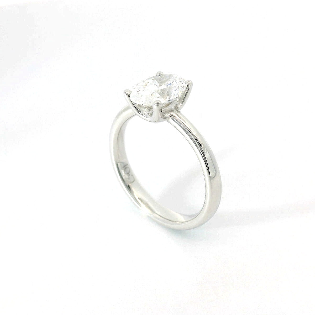 Solitaire in white gold with oval-cut lab-grown diamond, 1.54 carats.