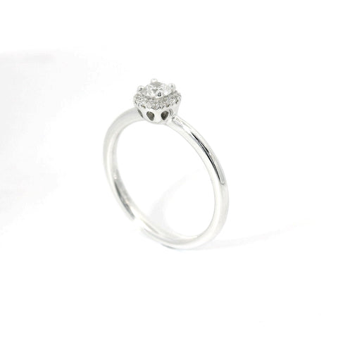 Solitario con contorno in oro bianco e diamanti lab-grown taglio brillante, 0,28 carati.
