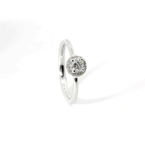 Solitario con contorno in oro bianco e diamanti lab-grown taglio brillante, 0,28 carati.