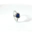 Anello in oro bianco con zaffiro Lab-Grown taglio cuore e diamanti Lab-Grown taglio brillante.