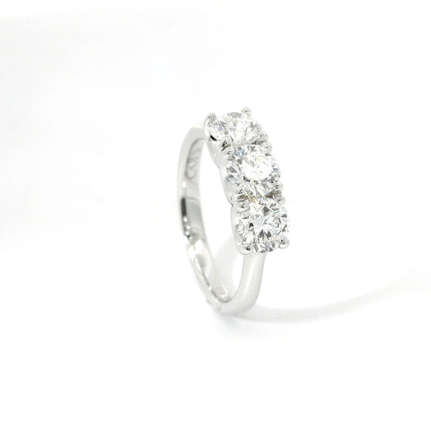 Trilogy in oro bianco con diamanti lab-grown taglio brillante, 1,53 carati.