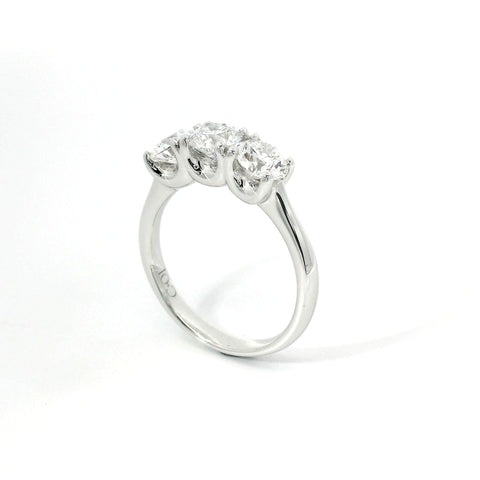 Trilogy in oro bianco con diamanti lab-grown taglio brillante, 1,53 carati.