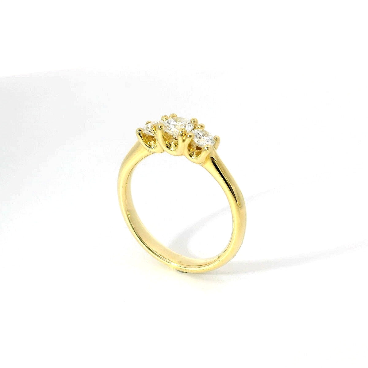 Anello trilogy in oro giallo e diamanti Lab-grown taglio brillante, 0,60 carati.