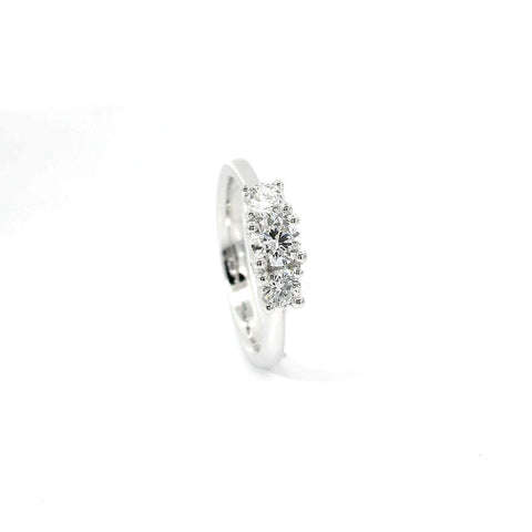 Anello trilogy in oro bianco e diamanti Lab-grown taglio brillante, 0,60 carati.