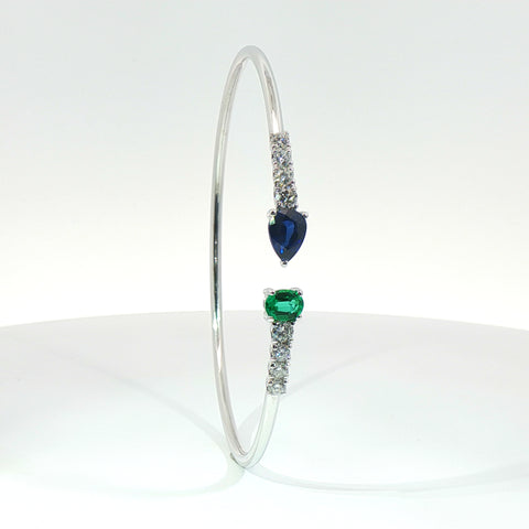 Bracciale Twin in oro bianco con zaffiro, smeraldo e diamanti Lab-Grown taglio brillante.