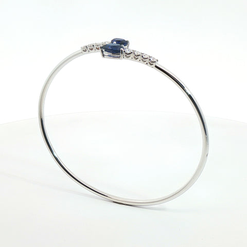 Bracciale Twin in oro bianco con zaffiri Lab-Grown e diamanti Lab-Grown taglio brillante.