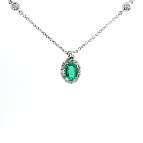 Girocollo in oro bianco con smeraldo Lab-Grown taglio ovale e diamanti Lab-Grown taglio brillante.