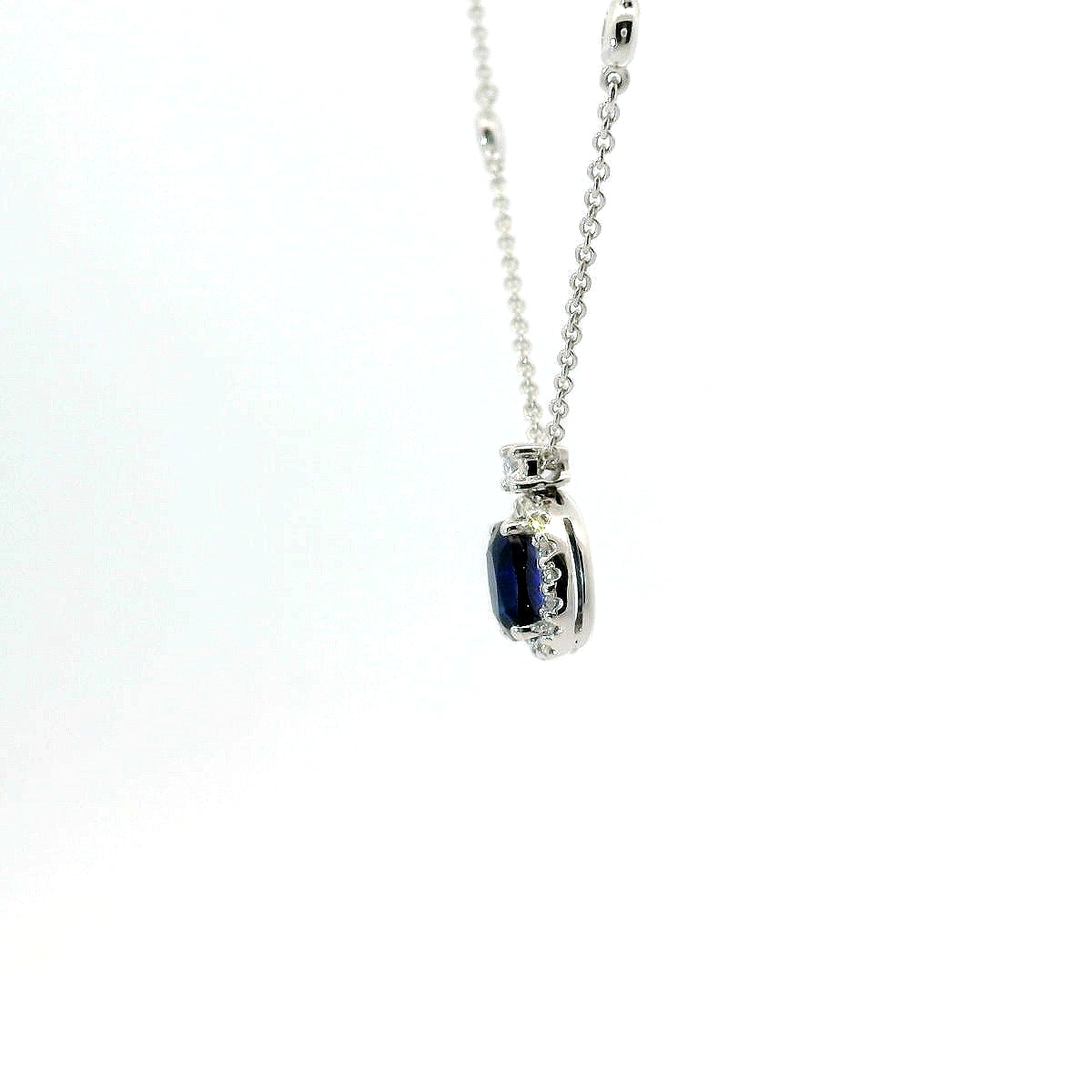 Girocollo in oro bianco con zaffiro Lab-Grown e diamanti Lab-Grown taglio brillante.
