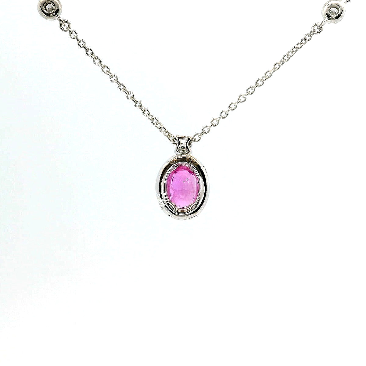 Girocollo in oro bianco con zaffiro Lab-Grown e diamanti Lab-Grown taglio brillante.