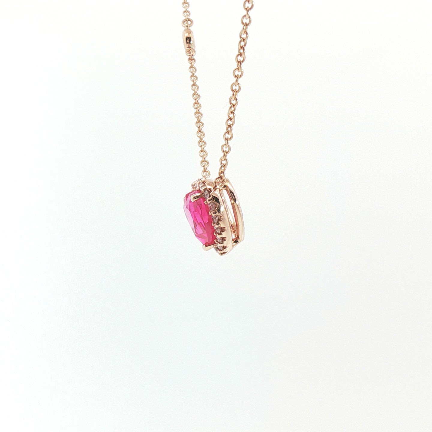 Girocollo in oro rosa con zaffiro rosa Lab-Grown taglio cuore e diamanti Lab-Grown taglio brillante.