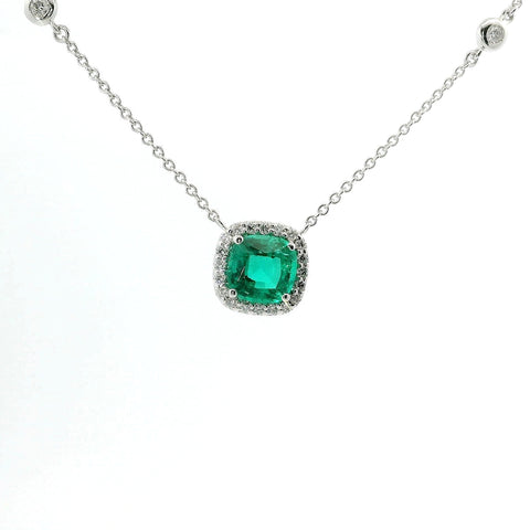 Girocollo in oro bianco con smeraldo Lab-Grown taglio cuscino e diamanti Lab-Grown taglio brillante.