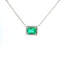 Girocollo in oro bianco con smeraldo Lab-Grown e diamanti Lab-Grown taglio brillante.