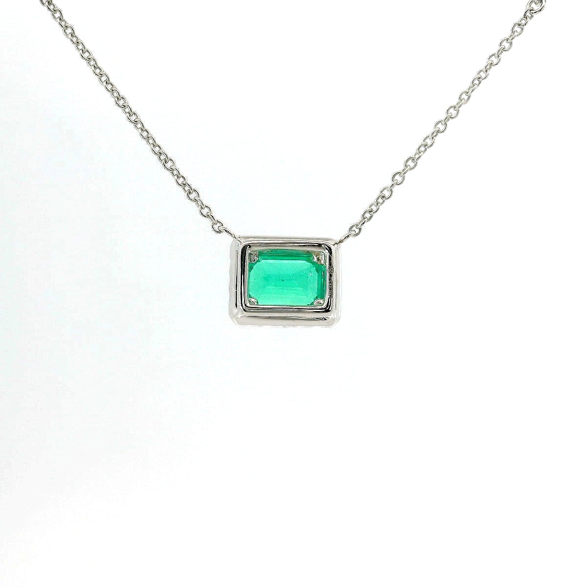 Girocollo in oro bianco con smeraldo Lab-Grown e diamanti Lab-Grown taglio brillante.