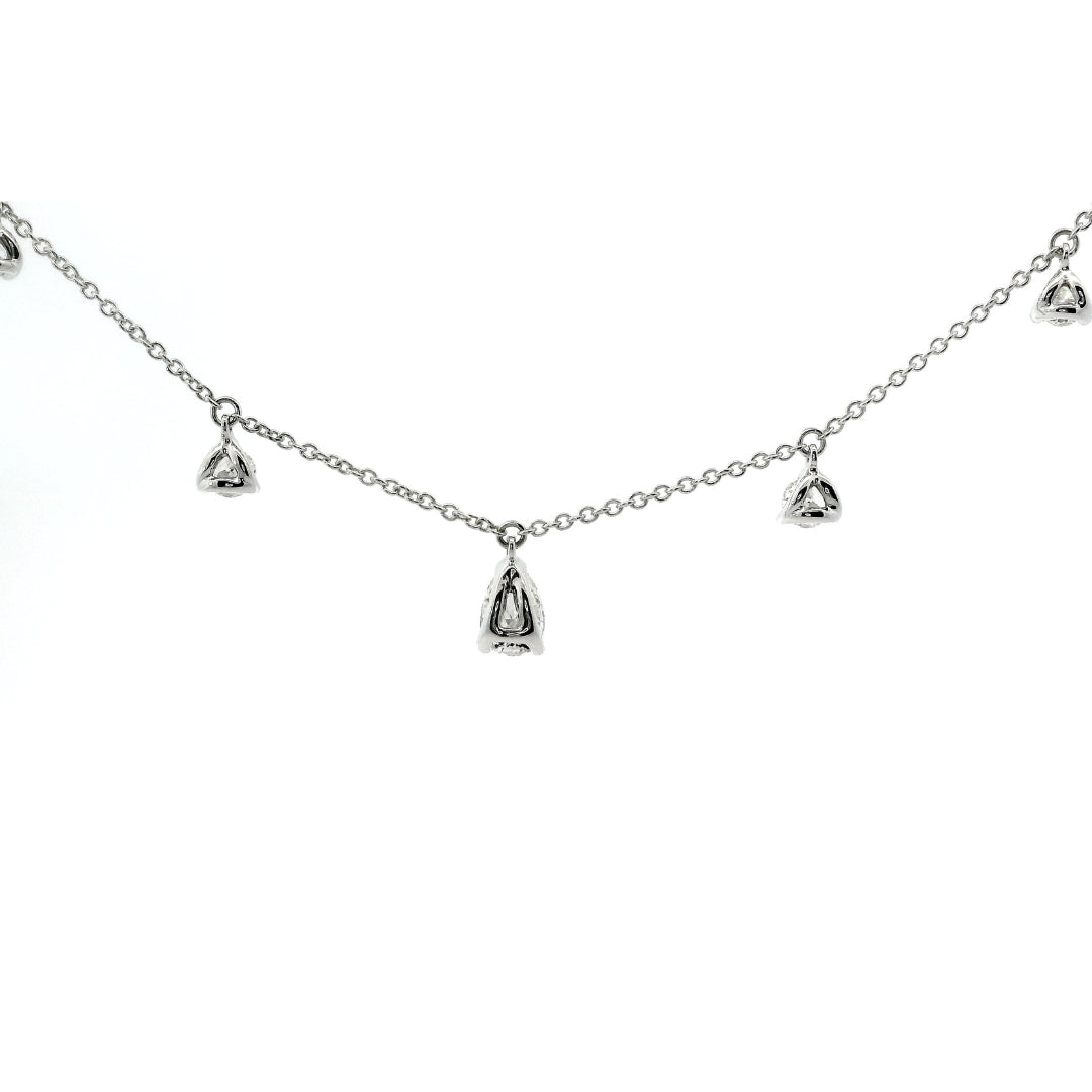 Girocollo in oro bianco con pendenti di diamanti lab-grown taglio brilante e goccia, 1,21 carati.