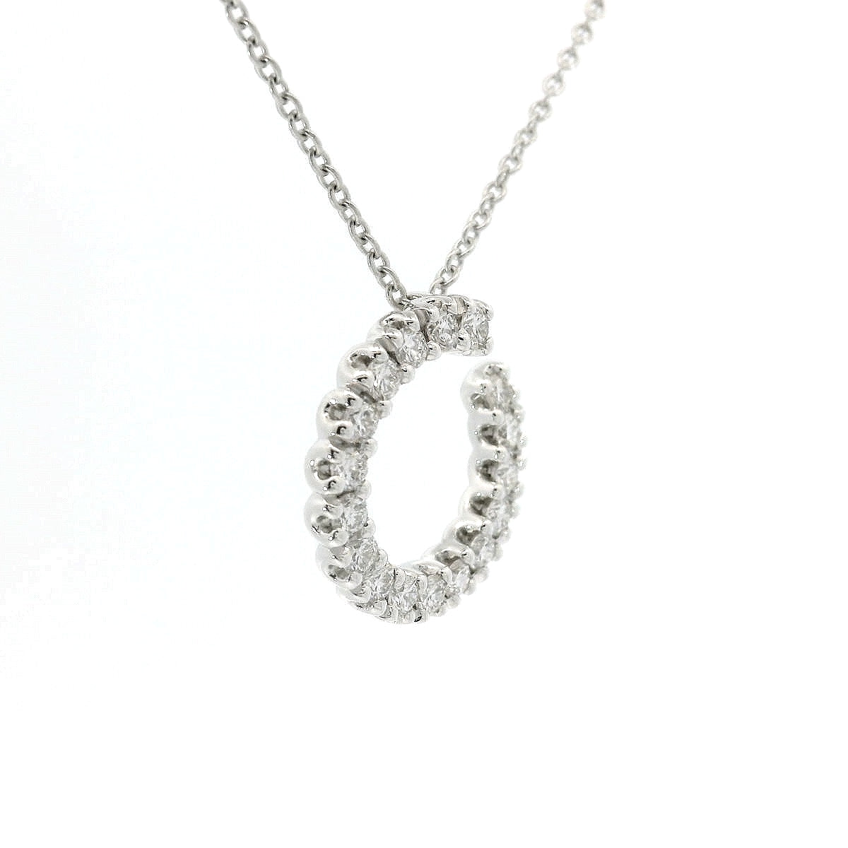 Girocollo con pendente in oro bianco e spot di diamanti Lab-grown taglio brillante, 0,59 carati.