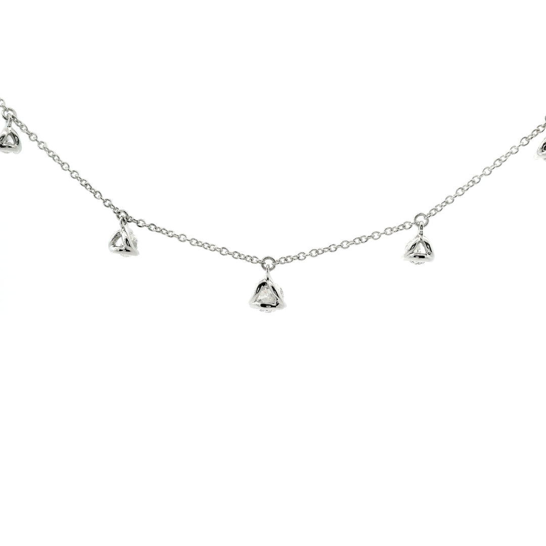 Girocollo con spot pendenti in oro bianco e diamanti lab-grown taglio brilante, 1,03 carati.