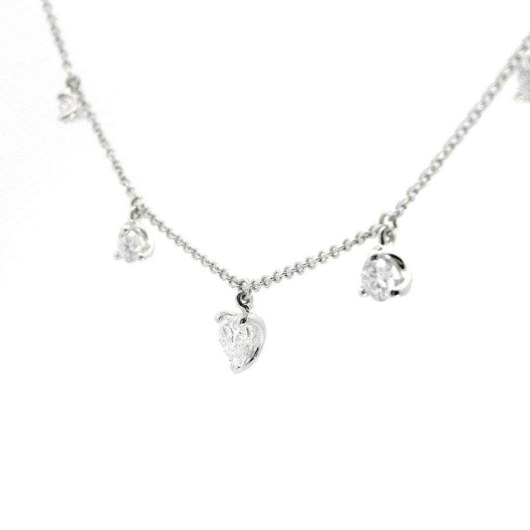 Girocollo con spot pendent in oro bianco con diamanti lab-grown taglio brilante e cuore, 1,24 carati.