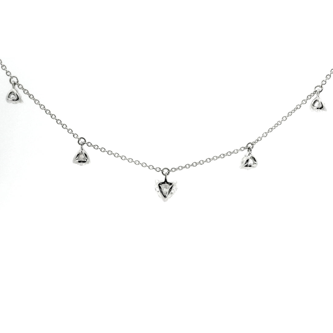 Girocollo con spot pendent in oro bianco con diamanti lab-grown taglio brilante e cuore, 1,24 carati.