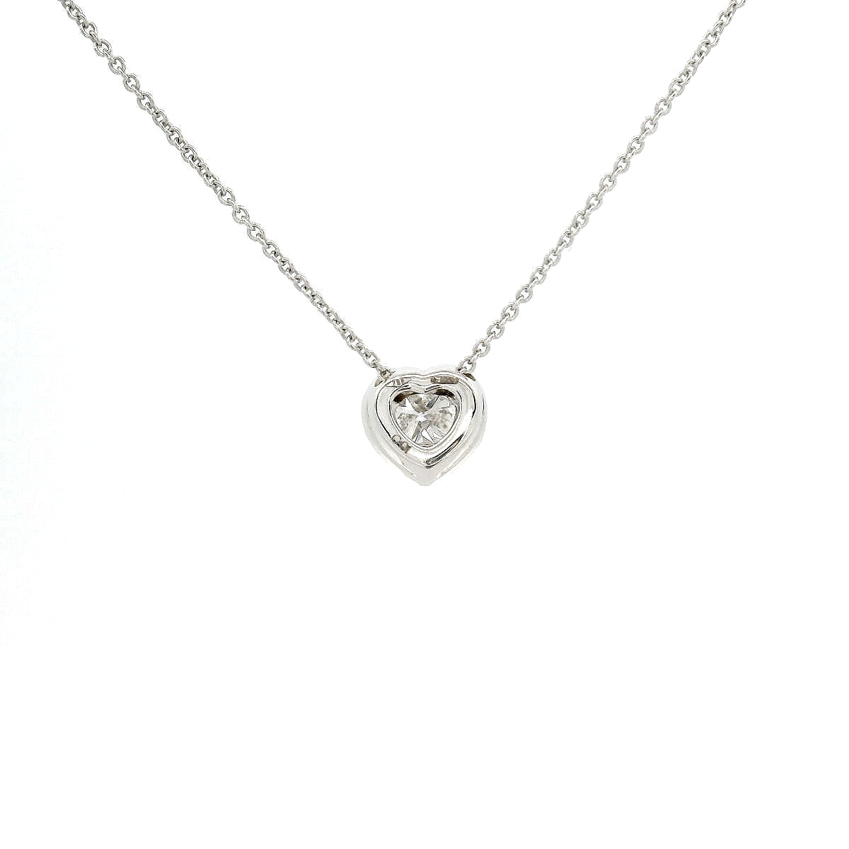 Girocollo in oro bianco con diamante lab-grown taglio cuore e contorno taglio brillante, 0,46 carati.