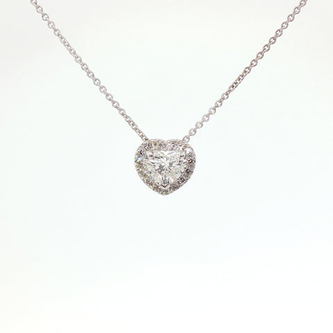 Girocollo in oro bianco con diamante lab-grown taglio cuore e contorno taglio brillante, 0,64 carati.
