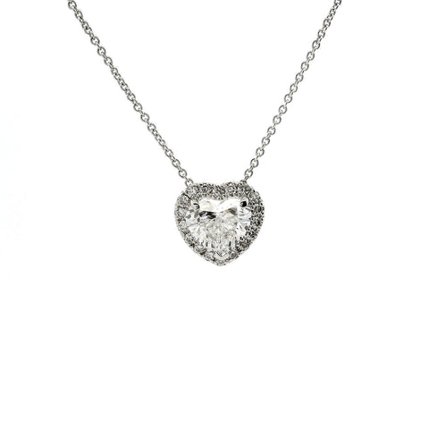 Girocollo in oro bianco con diamante lab-grown taglio cuore e contorno di diamanti lab-grown taglio brillante, 1,15 carati.