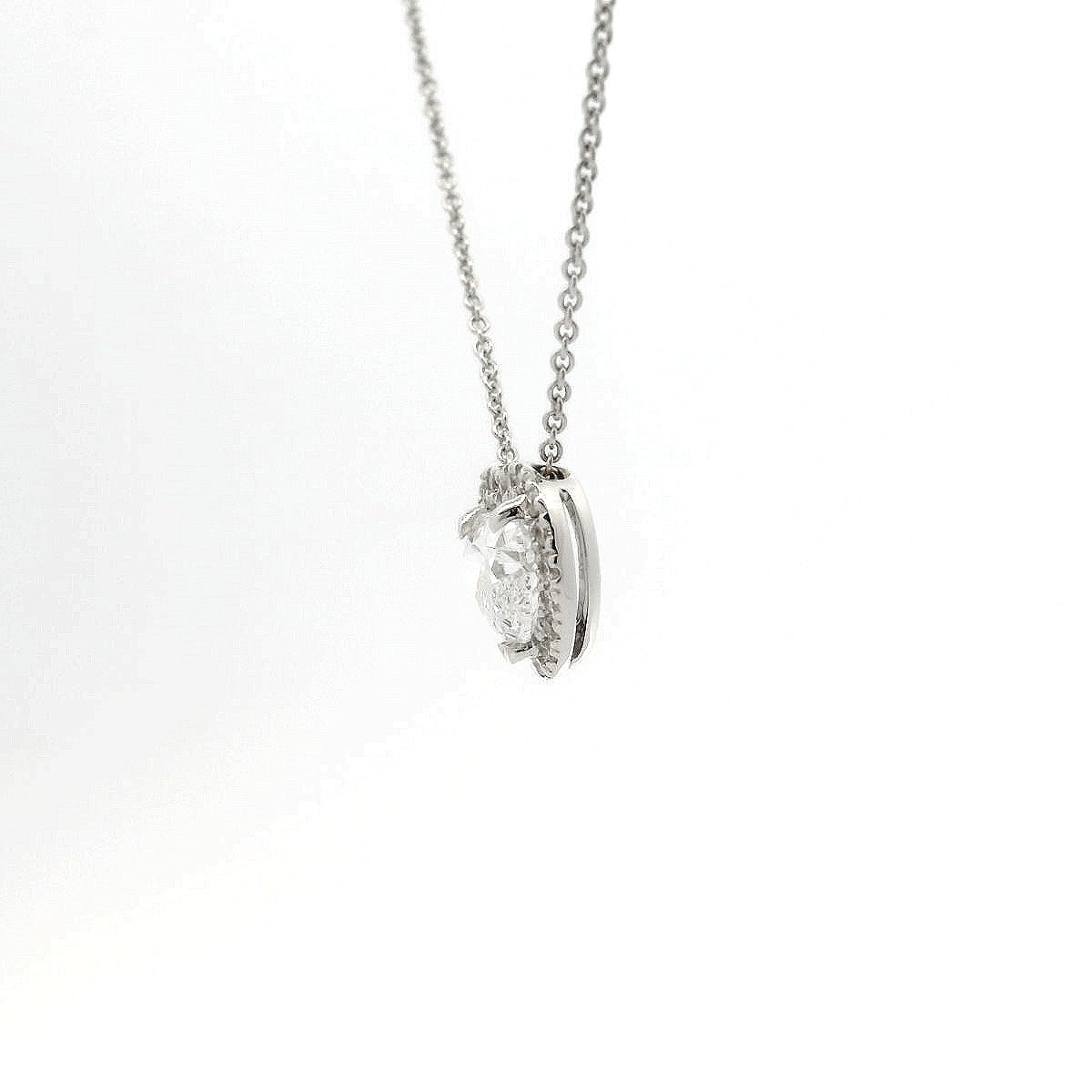 White gold choker with heart-cut lab-grown diamond and brilliant-cut lab-grown diamond surround, 1.15 carats.