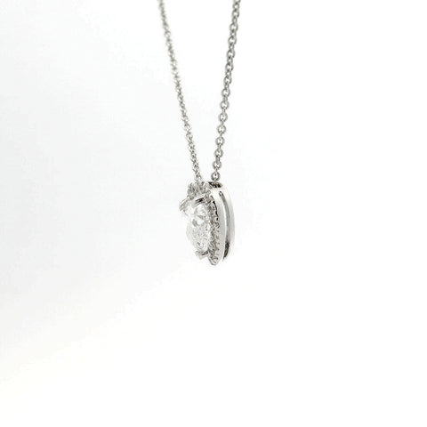 Girocollo in oro bianco con diamante lab-grown taglio cuore e contorno di diamanti lab-grown taglio brillante, 1,15 carati.