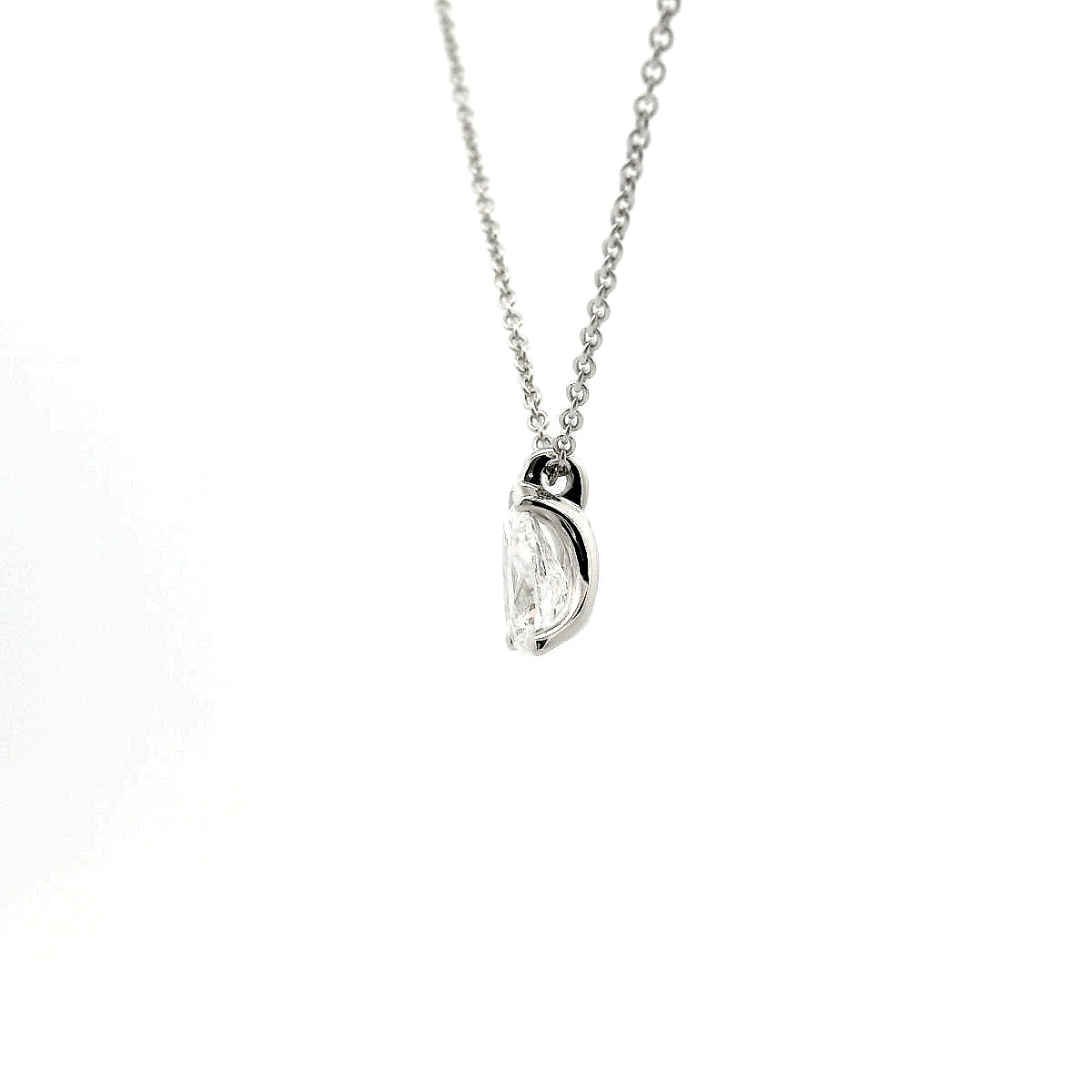 Girocollo punto luce in oro bianco con diamante lab-grown taglio goccia, 0,52 carati.