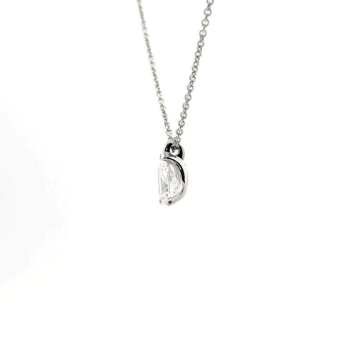 Girocollo punto luce in oro bianco con diamante lab-grown taglio goccia, 0,52 carati.