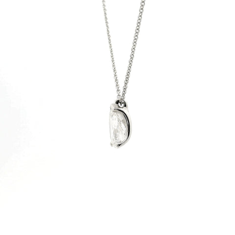 Girocollo punto luce in oro bianco con diamante lab-grown taglio goccia, 1,02 carati.