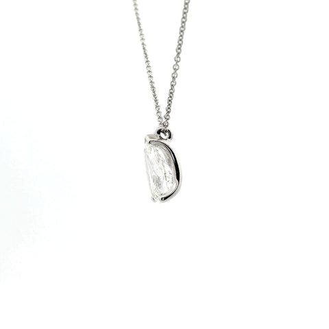 Girocollo punto luce in oro bianco con diamante lab-grown taglio goccia, 1,54 carati.
