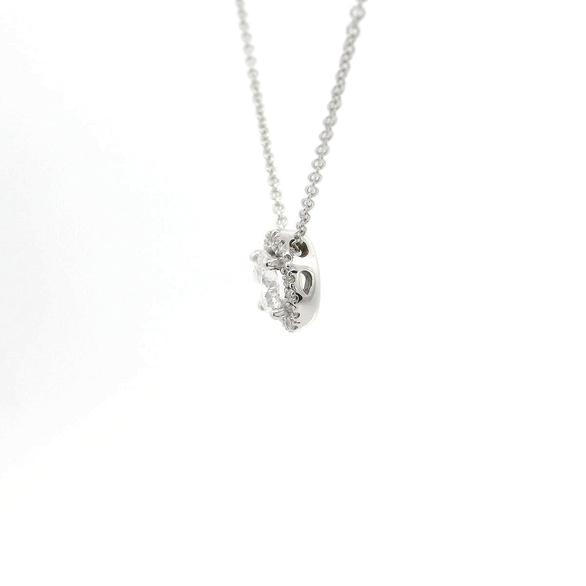 Girocollo punto luce in oro bianco con contorno e diamanti lab-grown taglio brillante, 0,62 carati.