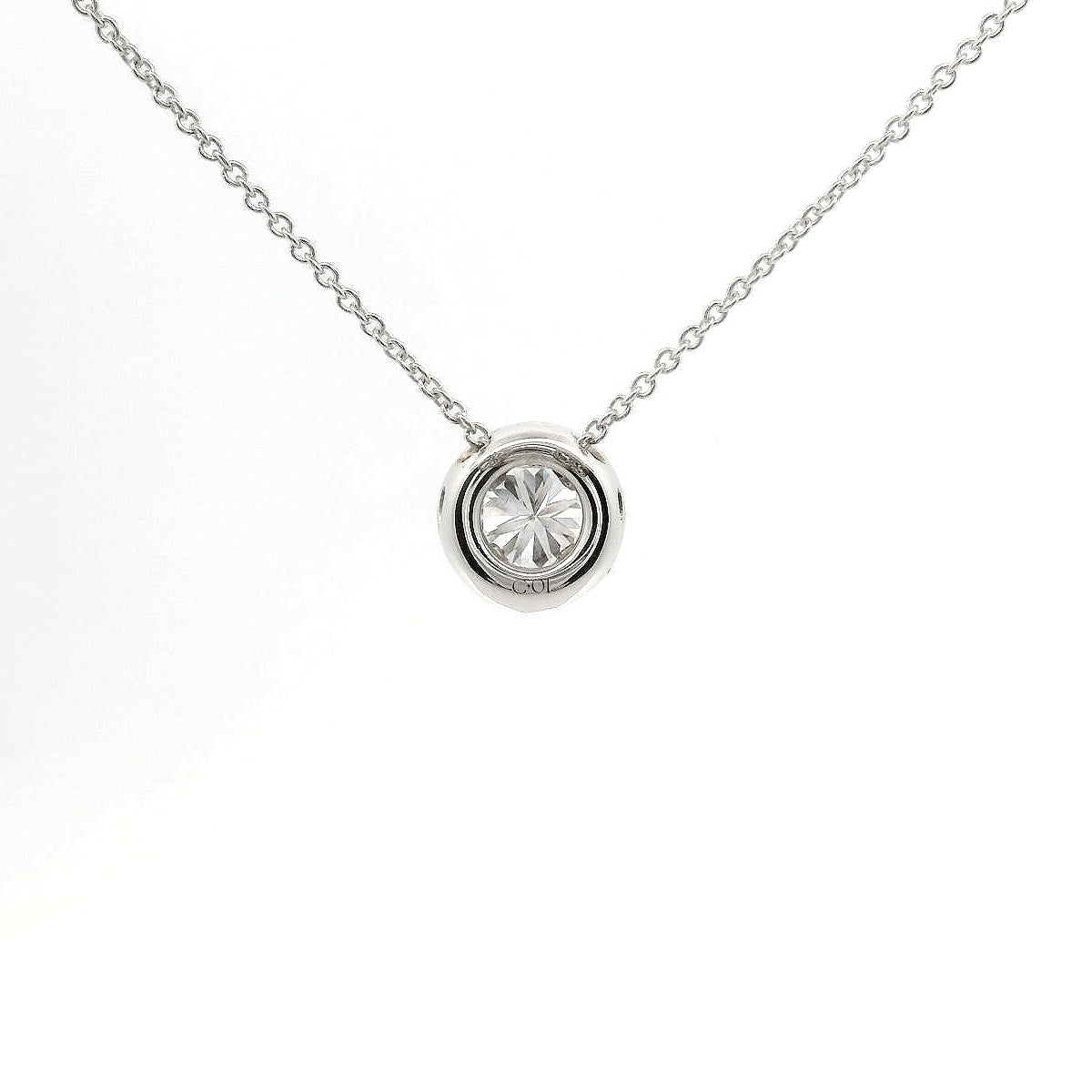 Girocollo punto luce in oro bianco con contorno e diamanti lab-grown taglio brillante, 0,62 carati.