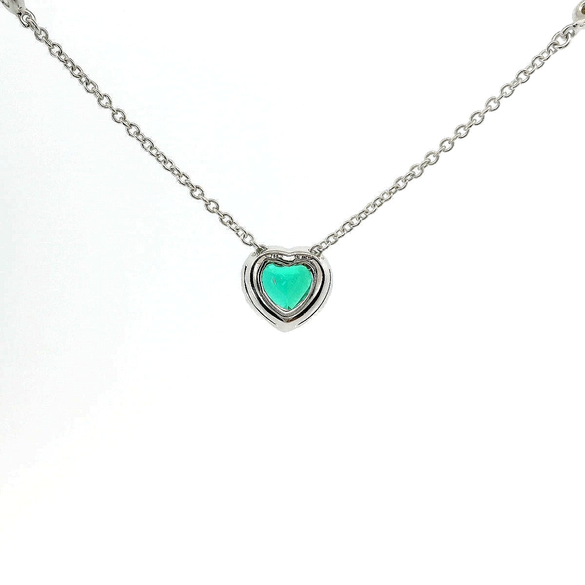 Girocollo in oro bianco con smeraldo Lab-Grown taglio cuore e diamanti Lab-Grown taglio brillante.