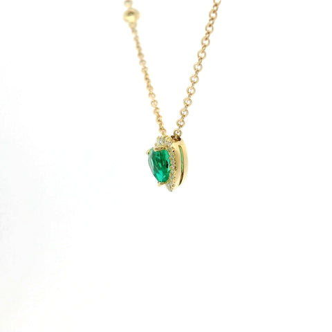 Girocollo in oro giallo con Smeraldo Lab-Grown taglio cuore e diamanti Lab-Grown taglio brillante.