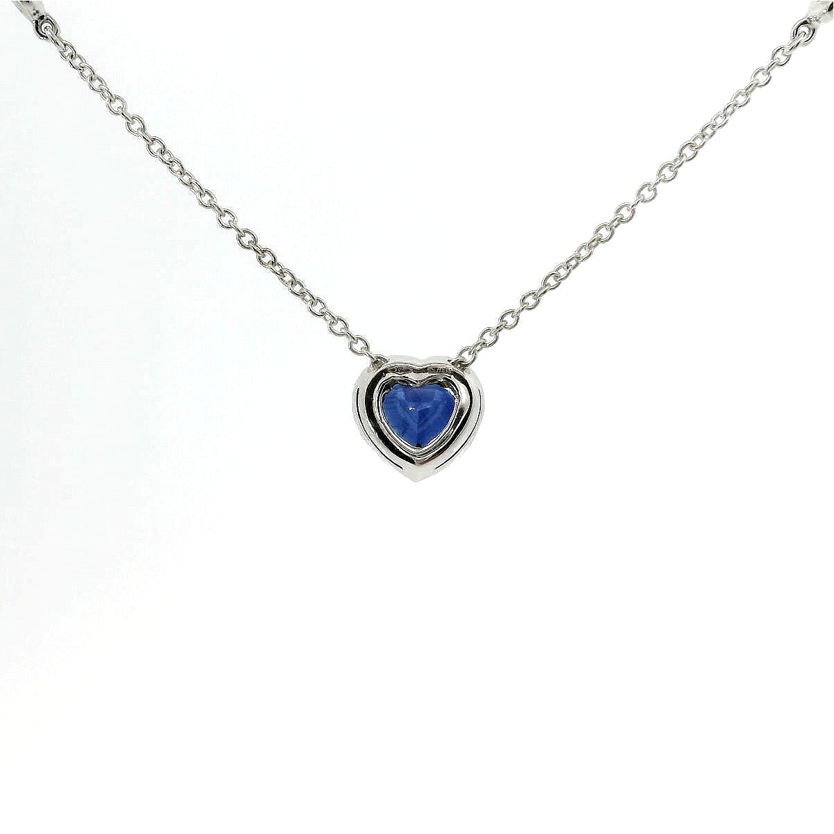 Girocollo in oro bianco con Zaffiro Lab-Grown taglio cuore e diamanti Lab-Grown taglio brillante.