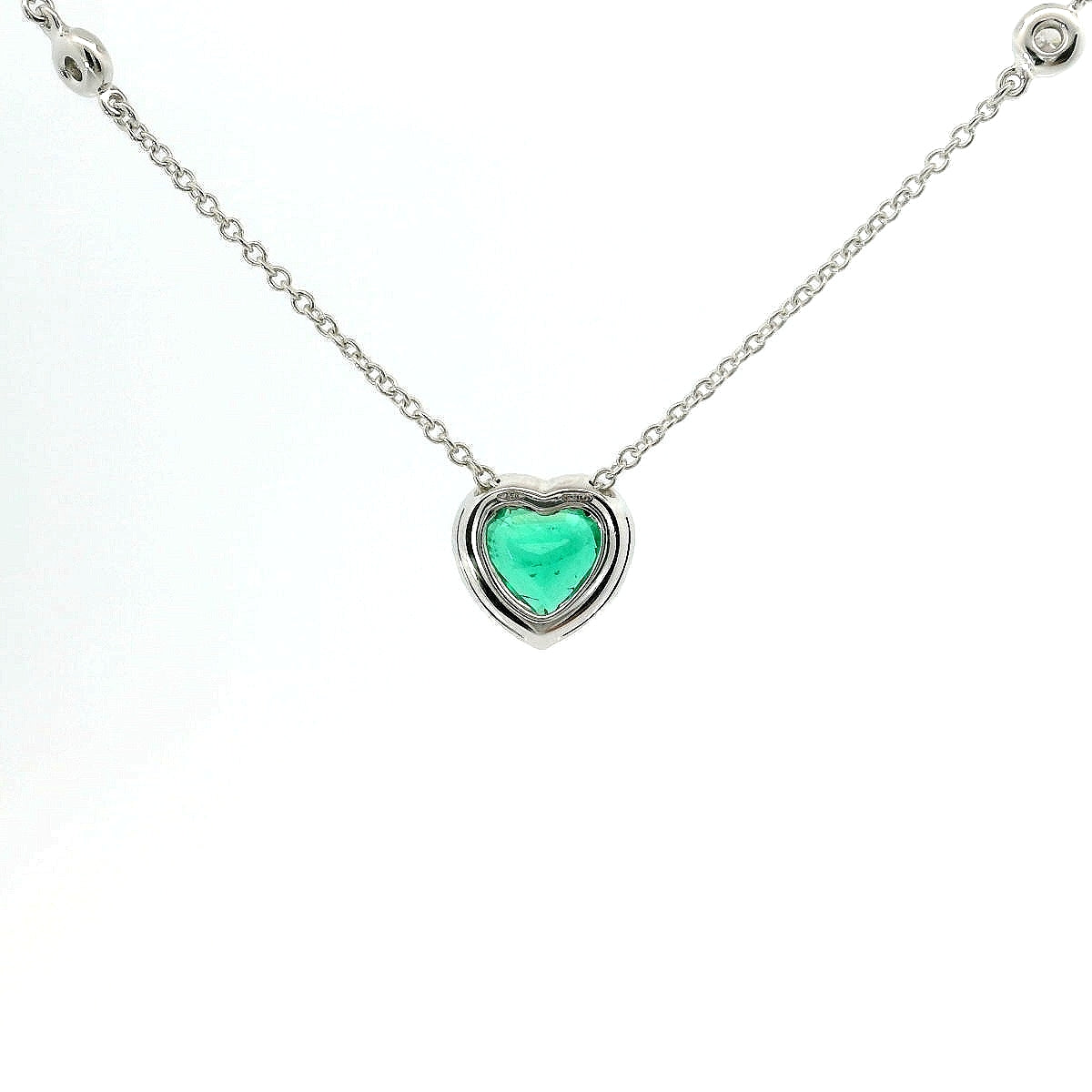 Girocollo in oro bianco con smeraldo Lab-Grown taglio cuore e diamanti Lab-Grown taglio brillante.